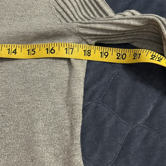 NWOT Talbots Silver Bell Sleeve Sweater Size 8 Beautiful Sweater - Picture 4 of 8